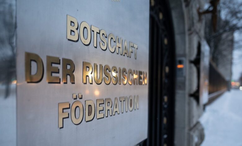 In the last 48 hours: Europeans expel 150 Russian diplomats