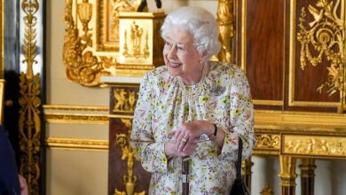 No riding, no walking: Queen has "problems with her mobility"
